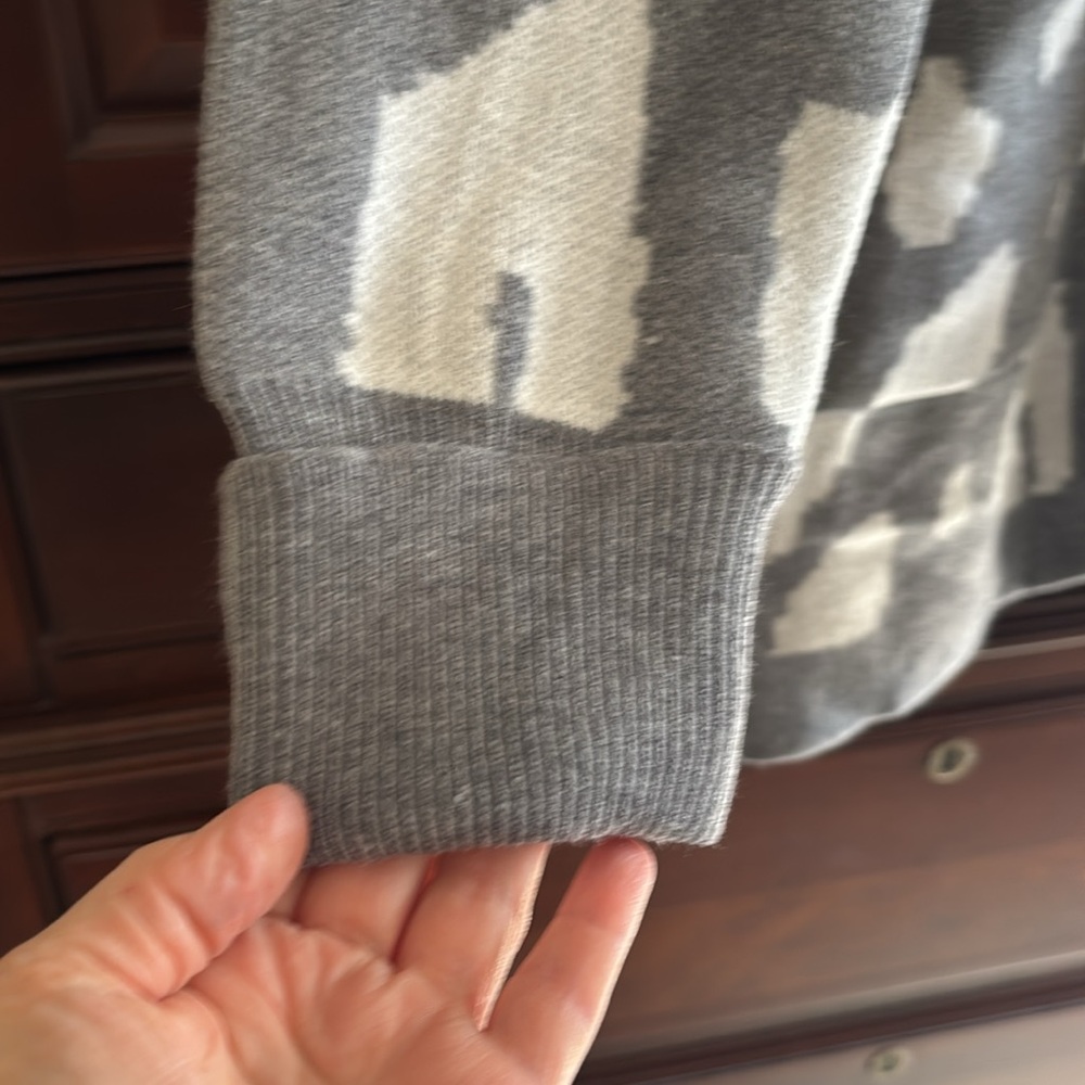 Large gray print open front cardigan NWT very soft - Picture 2 of 6